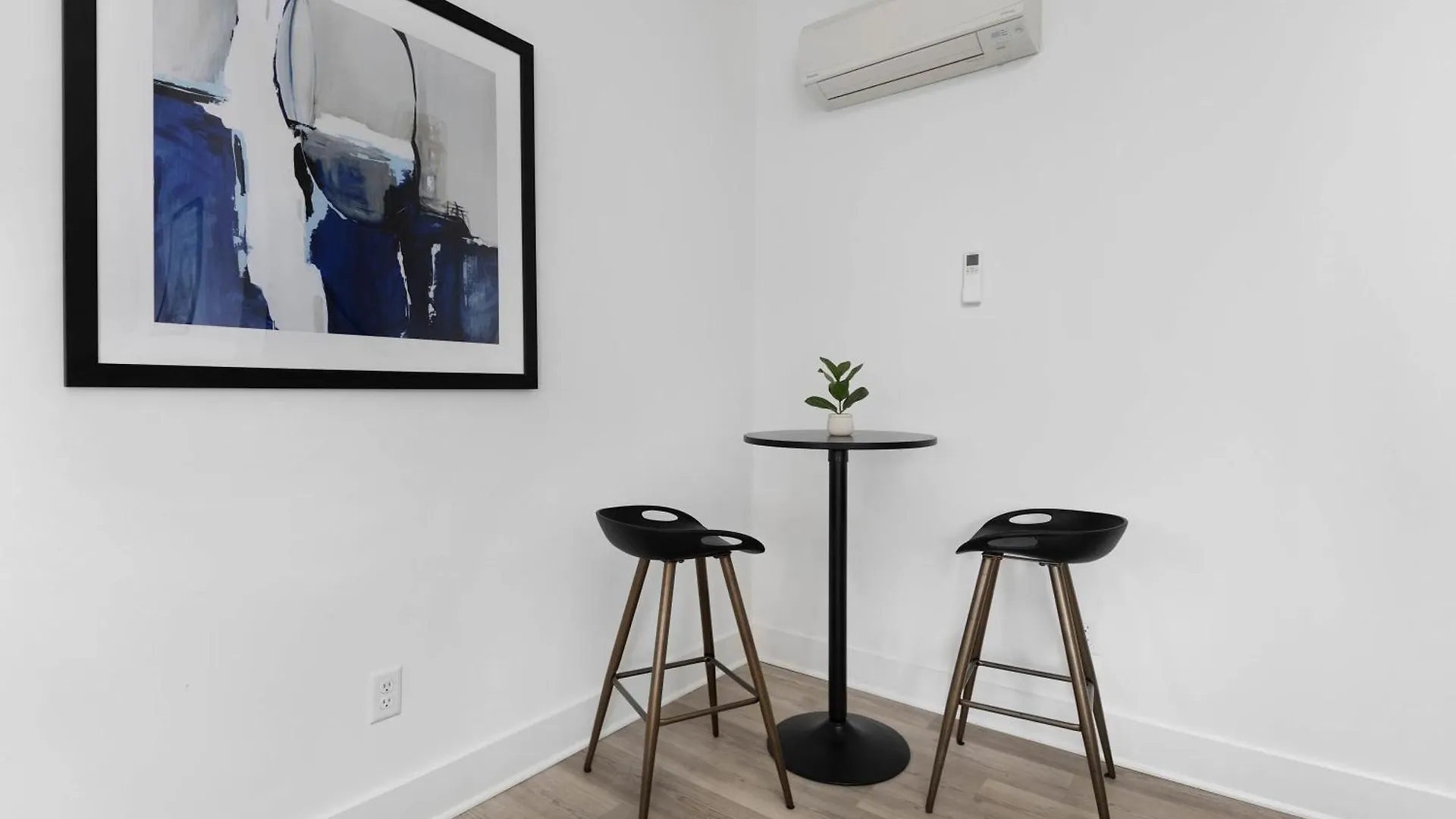 The Iris - Walk To Dining And Nightlife Plus Rooftop! Holiday home