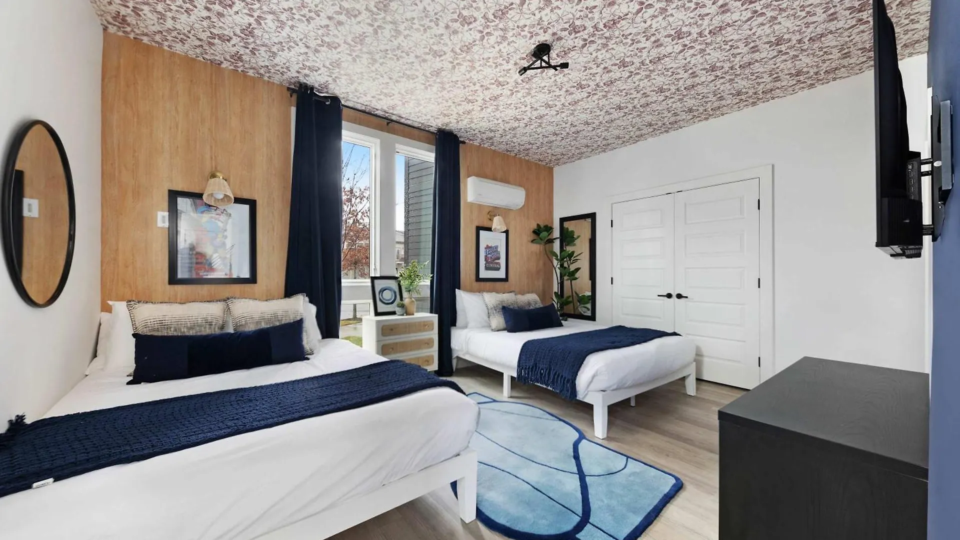 Holiday home The Iris - Walk To Dining And Nightlife Plus Rooftop!