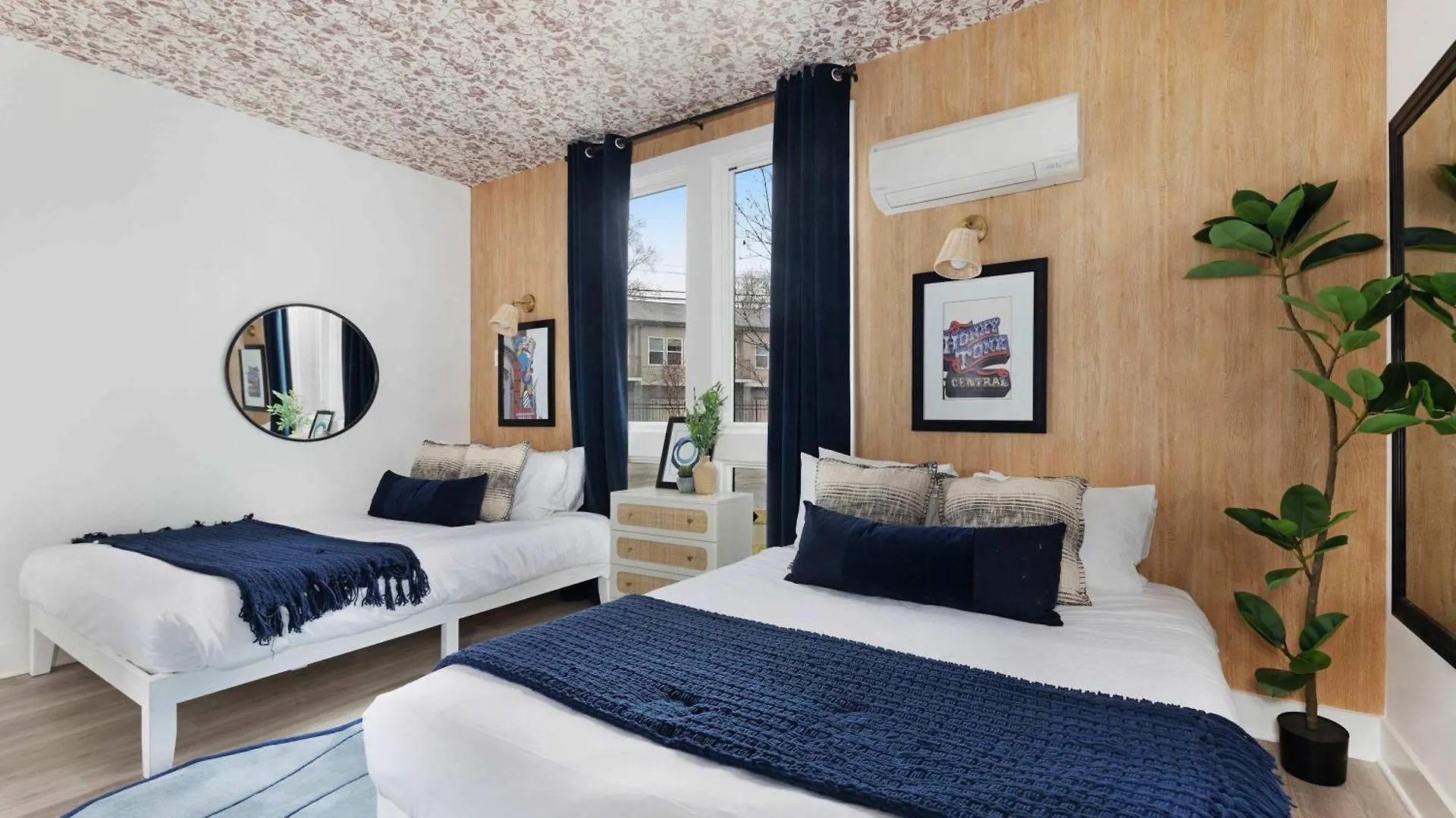 Holiday home The Iris - Walk To Dining And Nightlife Plus Rooftop!
